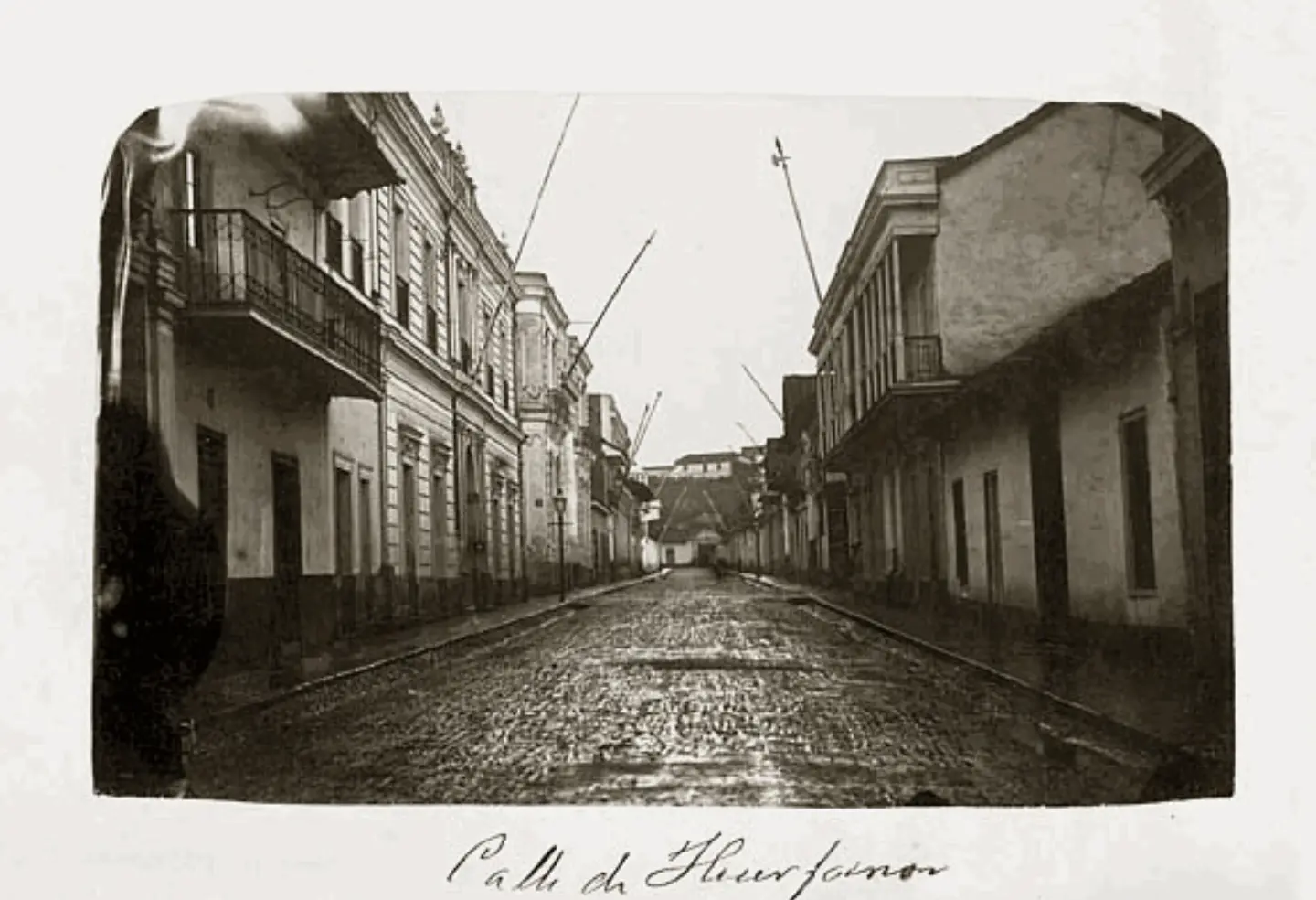 Calle Huérfanos